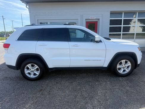 Used 2014 Jeep Grand Cherokee Laredo w/ Security & Convenience Group AWD/4WD image 6