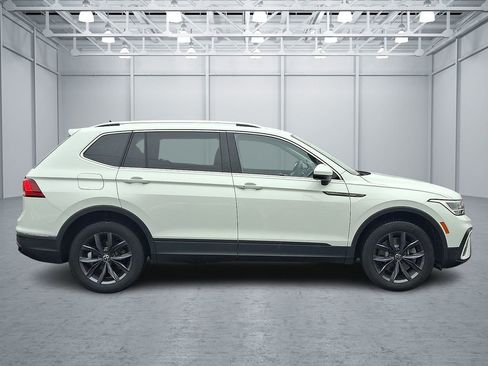 Certified 2022 Volkswagen Tiguan SE image 7