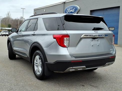 Used 2022 Ford Explorer XLT w/ Equipment Group 202A AWD/4WD image 3
