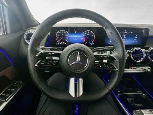 Used 2026 Mercedes-Benz GLB 250 image 11
