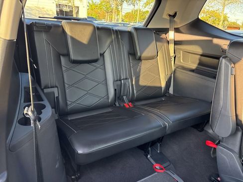 Used 2024 Volkswagen Atlas SE image 19