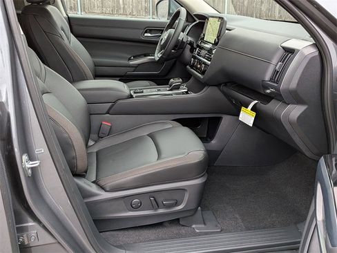 New 2025 Nissan Pathfinder SL image 21