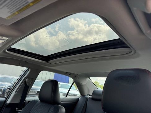 Used 2015 Toyota Camry SE w/ Moonroof Package FWD image 5