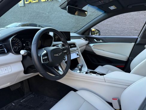 Used 2025 Genesis G70 2.5T image 15