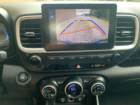 Used 2025 Hyundai Venue SEL FWD image 21