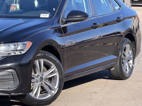 Used 2024 Volkswagen Jetta SE image 3