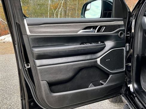 Used 2024 Jeep Wagoneer Series III w/ Flexible Seating Group image 22