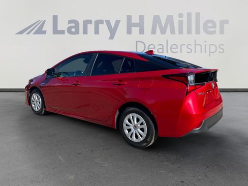 Used 2019 Toyota Prius image 3