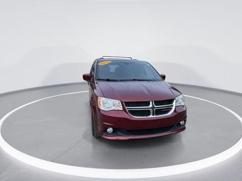 Used 2019 Dodge Grand Caravan SXT FWD image 3