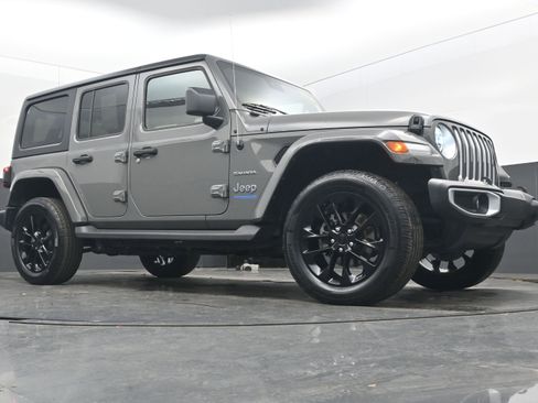 Used 2021 Jeep Wrangler Unlimited Sahara w/ Cold Weather Group image 21