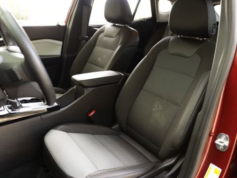 Used 2024 Chevrolet Trax LT w/ Driver Confidence Package FWD image 20