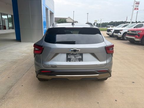 Used 2026 Chevrolet Trax ACTIV w/ Sunroof Package FWD image 5