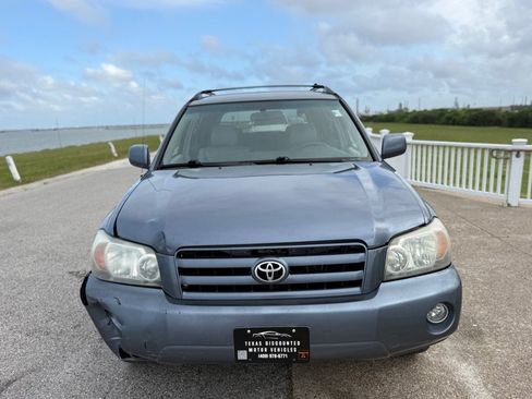 Used 2004 Toyota Highlander 2WD image 2
