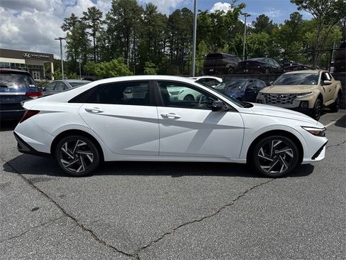 New 2025 Hyundai Elantra SEL image 8