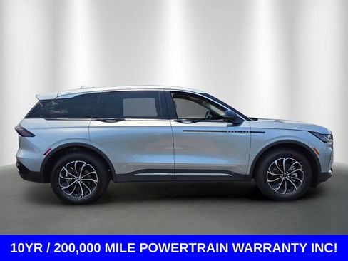 Used 2025 Lincoln Nautilus Premier AWD/4WD image 6
