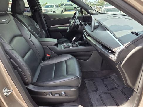 Used 2025 Cadillac XT4 Premium Luxury FWD image 16