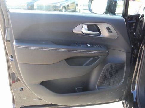 New 2026 Chrysler Pacifica Select image 8