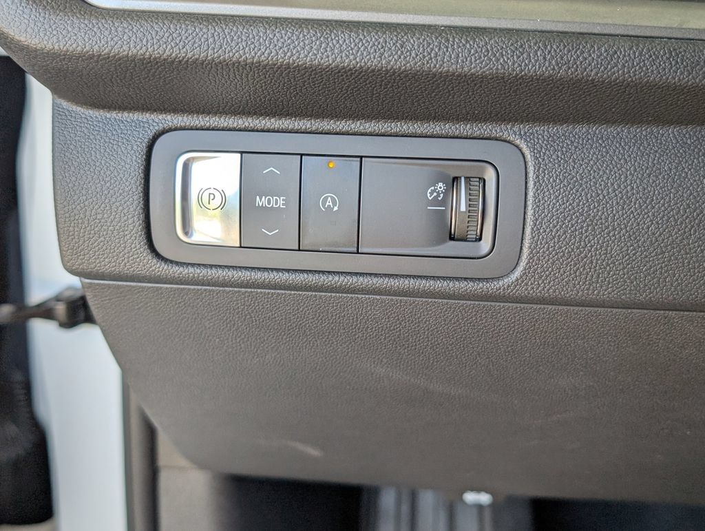 Used 2024 Chevrolet Traverse LT FWD image 14