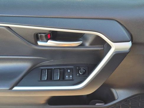 Used 2025 Toyota RAV4 XLE FWD image 18
