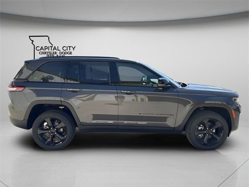 New 2025 Jeep Grand Cherokee Limited w/ Black Appearance Package image 7
