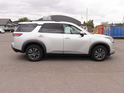 Used 2024 Nissan Pathfinder SV AWD/4WD image 4