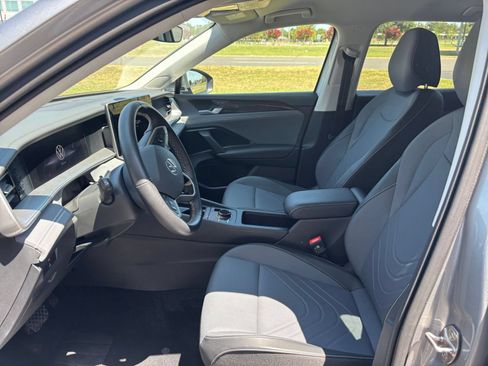 Used 2026 Volkswagen Tiguan SE AWD/4WD image 28