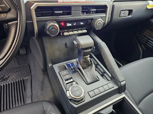 Used 2026 Toyota Tacoma SR5 AWD/4WD image 10
