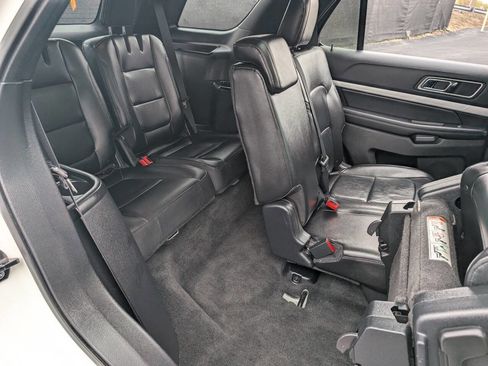 Used 2017 Ford Explorer XLT w/ Equipment Group 202A AWD/4WD image 27