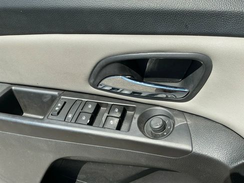 Used 2016 Chevrolet Cruze LS image 11