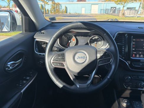 Used 2019 Jeep Cherokee Limited image 12