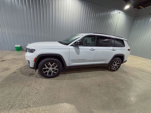 Used 2024 Jeep Grand Cherokee L Limited w/ Luxury Tech Group II image 2