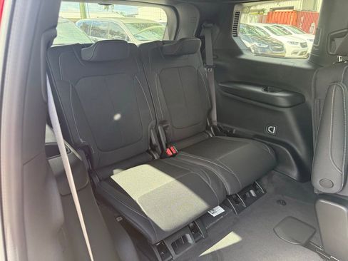 New 2025 Jeep Grand Cherokee L Laredo image 33