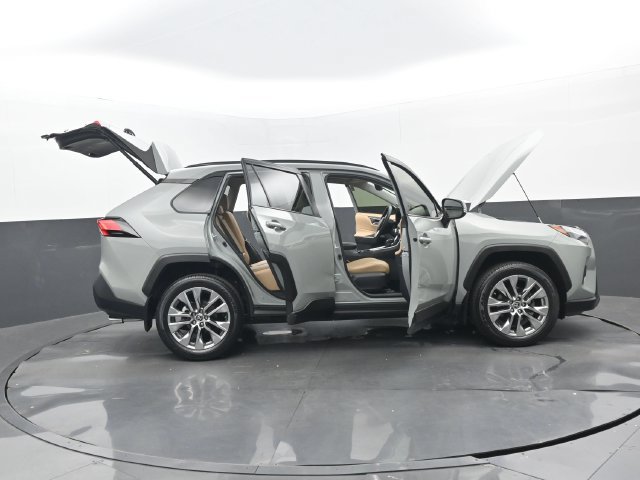 Used 2022 Toyota RAV4 XLE Premium FWD image 34