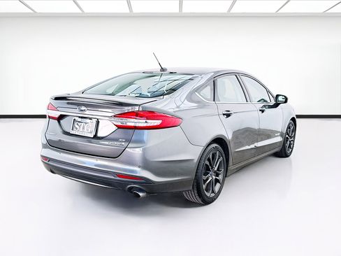 Used 2018 Ford Fusion SE w/ Equipment Group 601A FWD image 4