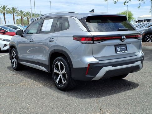 Certified 2025 Volkswagen Tiguan SE FWD image 5