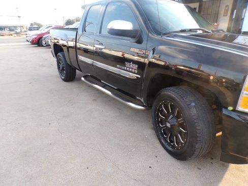 Used 2010 Chevrolet Silverado 1500 LT w/ Texas Edition image 4
