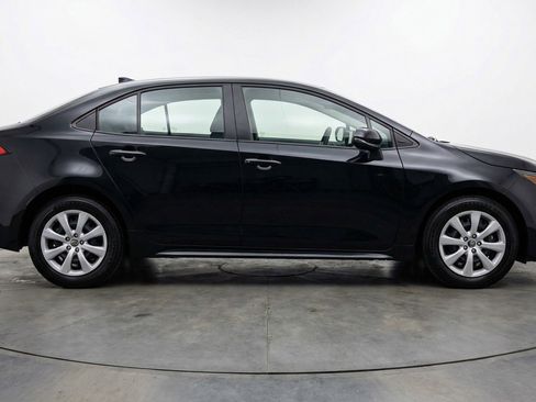Used 2025 Toyota Corolla LE FWD image 11