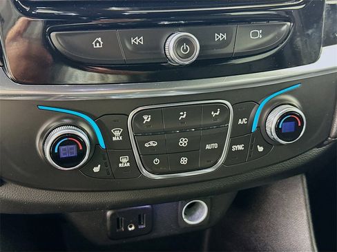 Used 2023 Chevrolet Traverse LT image 8