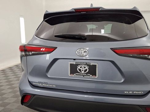 Certified 2023 Toyota Highlander XLE image 3