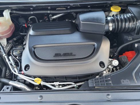 Used 2024 Chrysler Voyager LX FWD image 30