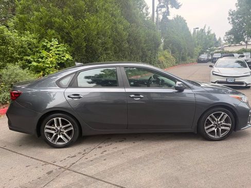 Used 2019 Kia Forte S w/ S Premium Package FWD image 2