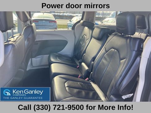 Used 2018 Chrysler Pacifica Touring-L image 49