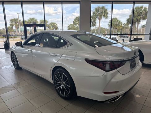 Certified 2025 Lexus ES 350 w/ Premium Package image 5