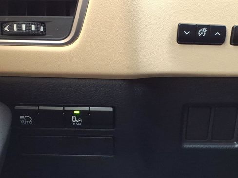 Used 2019 Lexus NX 300h AWD image 32