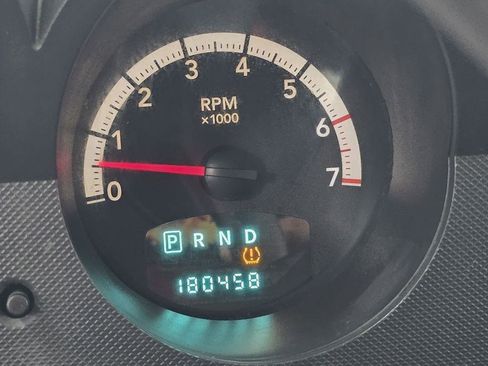 Used 2011 Dodge Nitro Heat RWD image 24