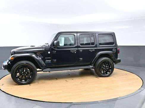 Used 2023 Jeep Wrangler Unlimited Sahara w/ Cold Weather Group AWD/4WD image 6