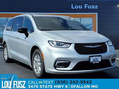 New 2026 Chrysler Pacifica Select