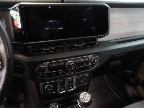Used 2025 Jeep Wrangler Sport AWD/4WD image 15