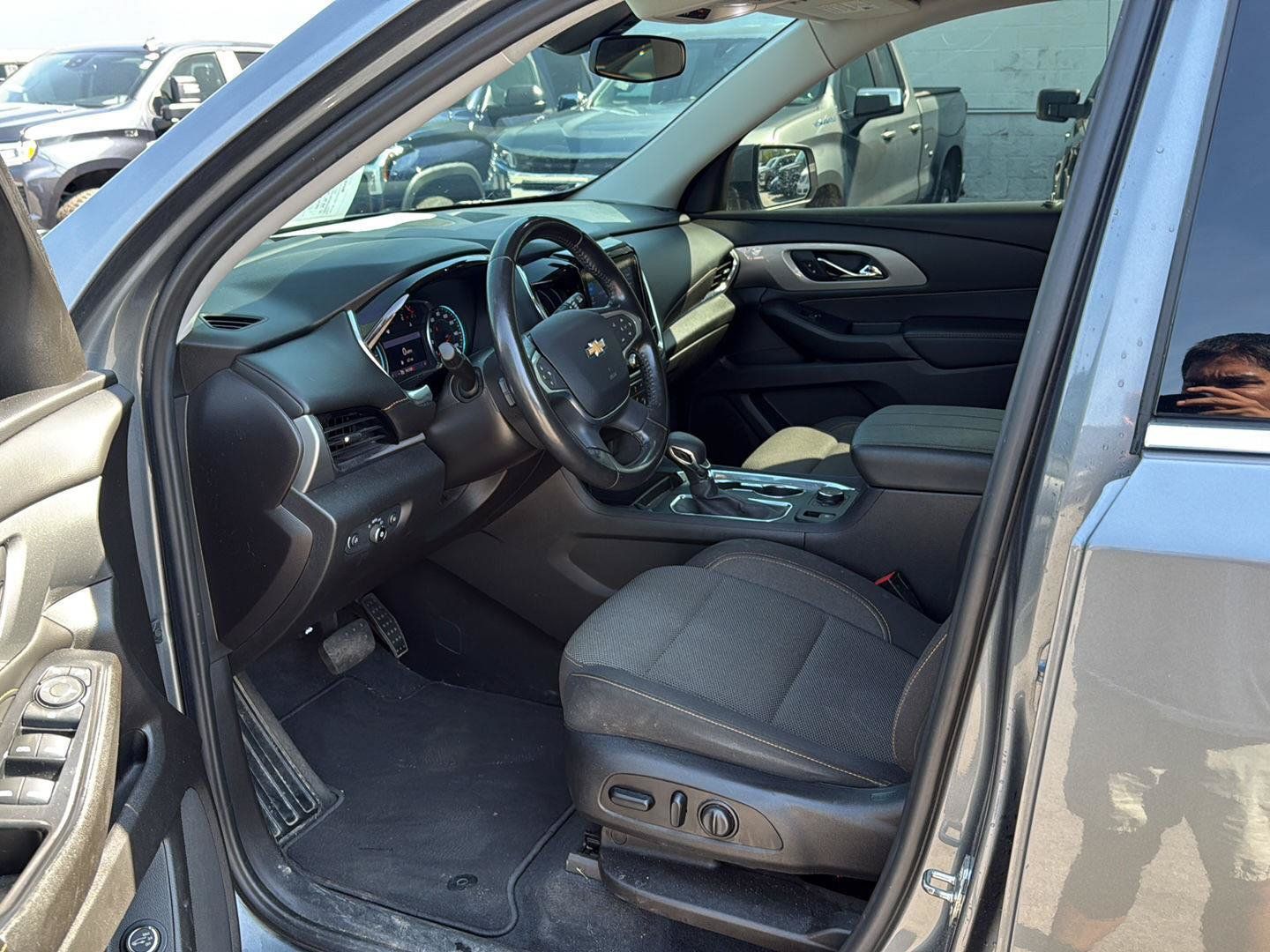 Used 2021 Chevrolet Traverse LT FWD image 7