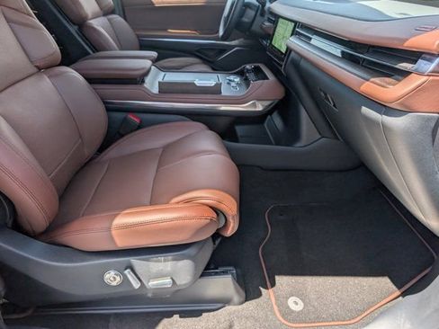 New 2026 Lincoln Navigator Reserve AWD/4WD image 30